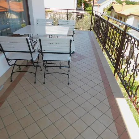 Apartma Mimoza Apartment *